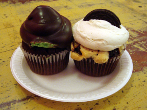 Mint-and-oreo-chocolate-cupcakes